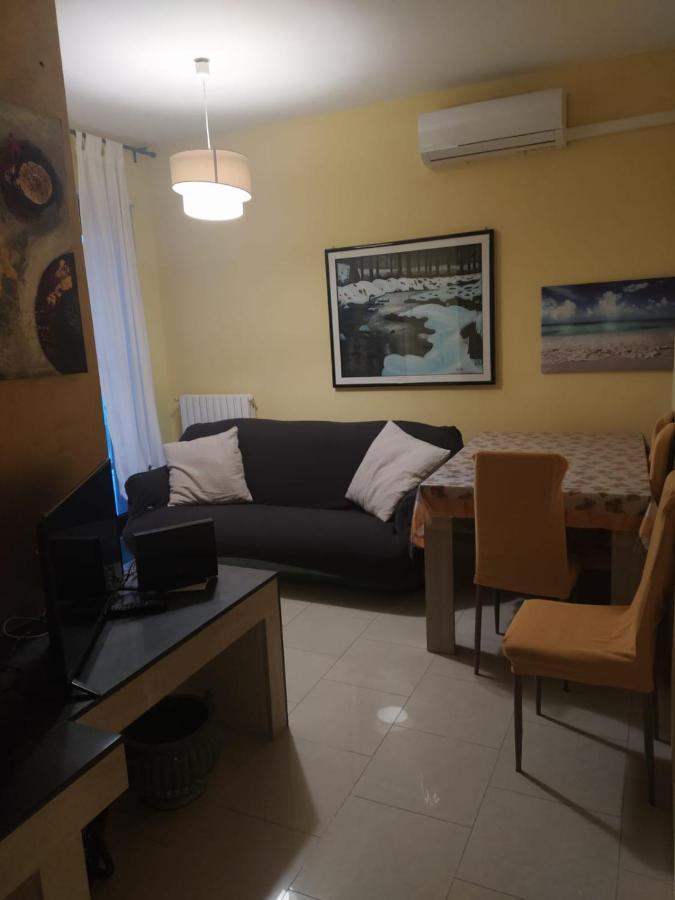 "La Casa Di Mariagrazia" Rooms Con Cucina Condivisa E Terrazza Sammichele Di Bari Bagian luar foto