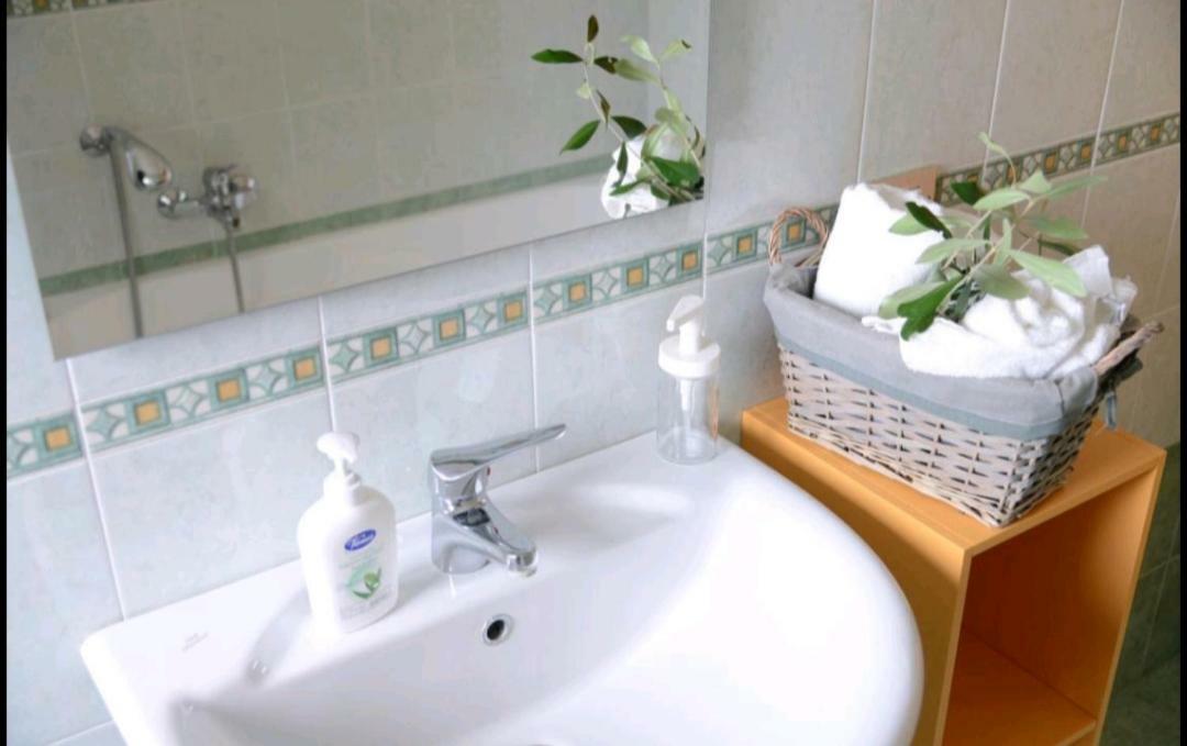 "La Casa Di Mariagrazia" Rooms Con Cucina Condivisa E Terrazza Sammichele Di Bari Bagian luar foto