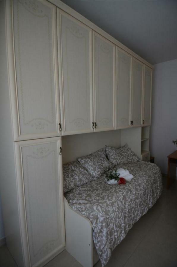 "La Casa Di Mariagrazia" Rooms Con Cucina Condivisa E Terrazza Sammichele Di Bari Bagian luar foto